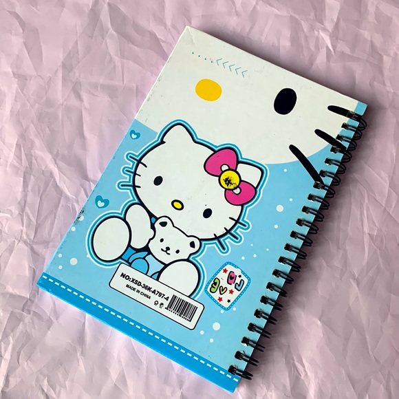 Hello Kitty note book - Picture 3 of 6